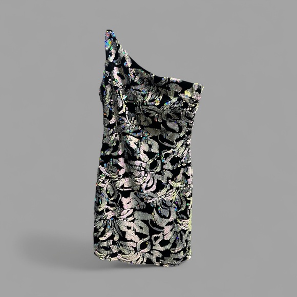 Blondie Nites Glamorous Silver and Black One-Shoulder Dress - Picture 2 of 3